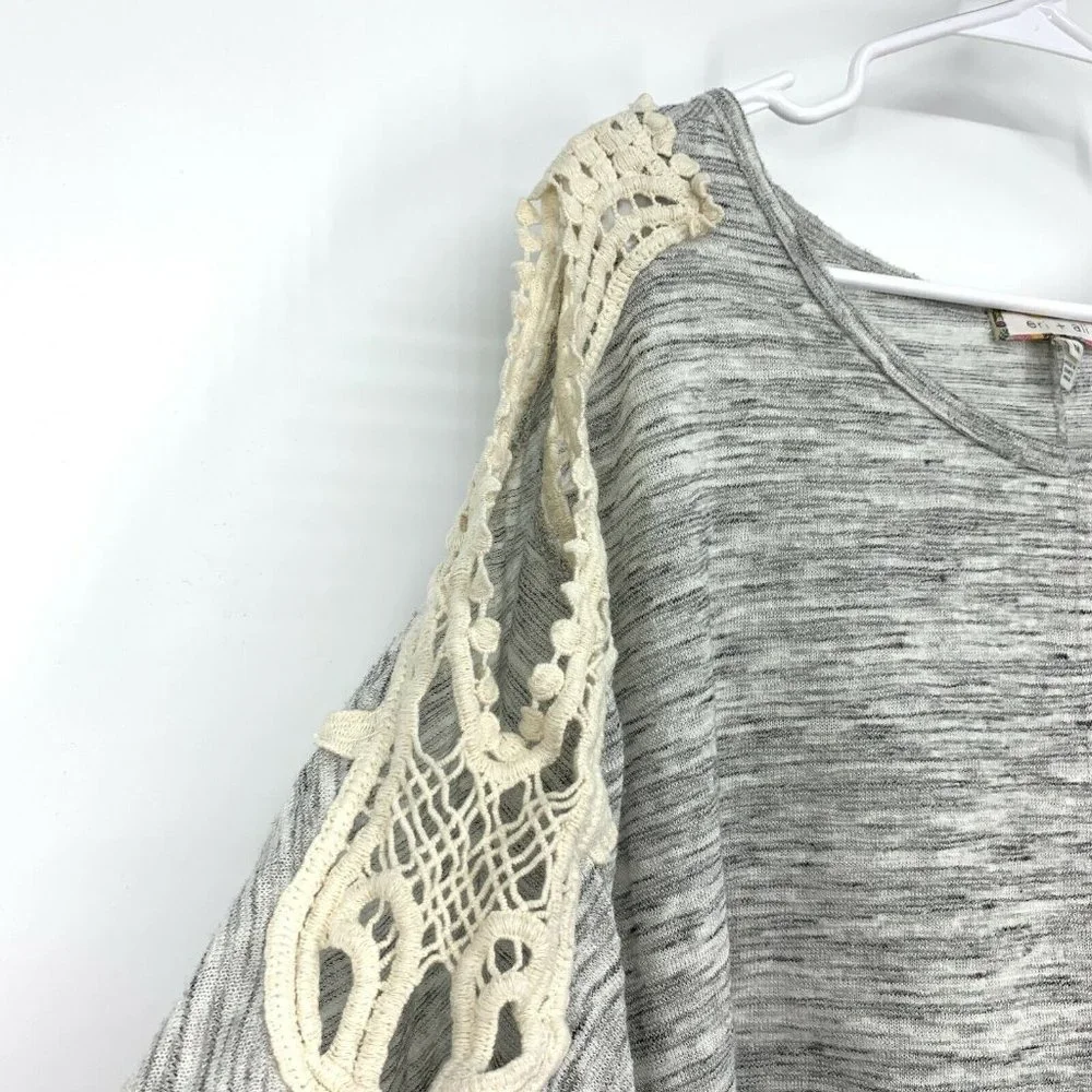 Anthropologie Eri + Ali Top Gray Beige Crochet Split Sleeve - Picture 5 of 9